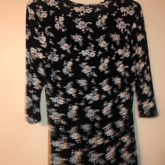 Black floral top - Picture 4 of 4